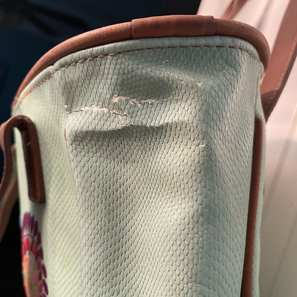 Cónsula bag please see pictures there is some peeling - Picture 5 of 7